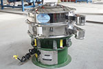 600型三次元振动筛，产量可达500kg/h。